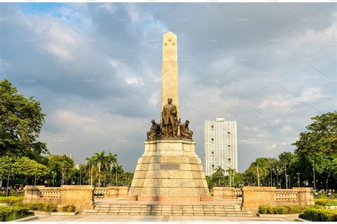Rizal Monument .